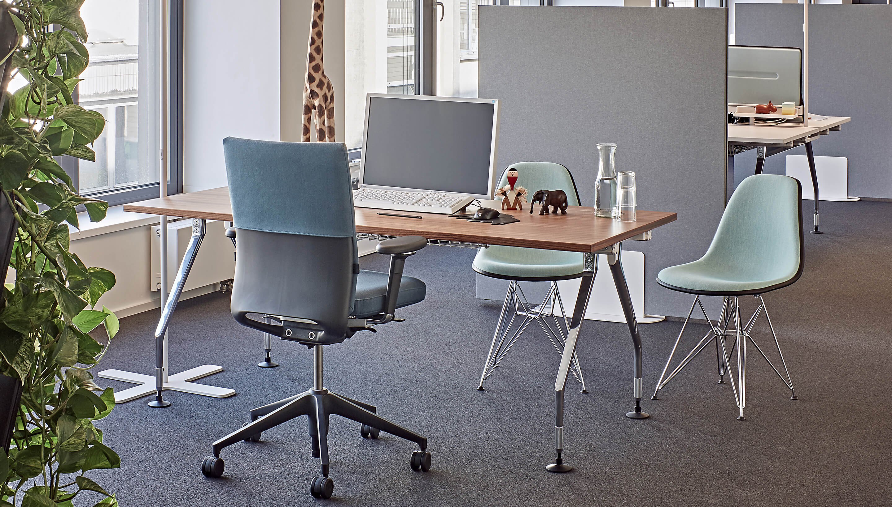 Скандинавский дизайн, стиль и универсальность мотивируют на поддержание чистоты рабочего места.